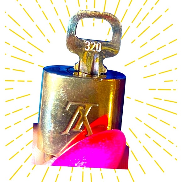 LOUIS VUITTON #320 Lock & Key w/Unbranded Chain, EUC - Picture 9 of 10